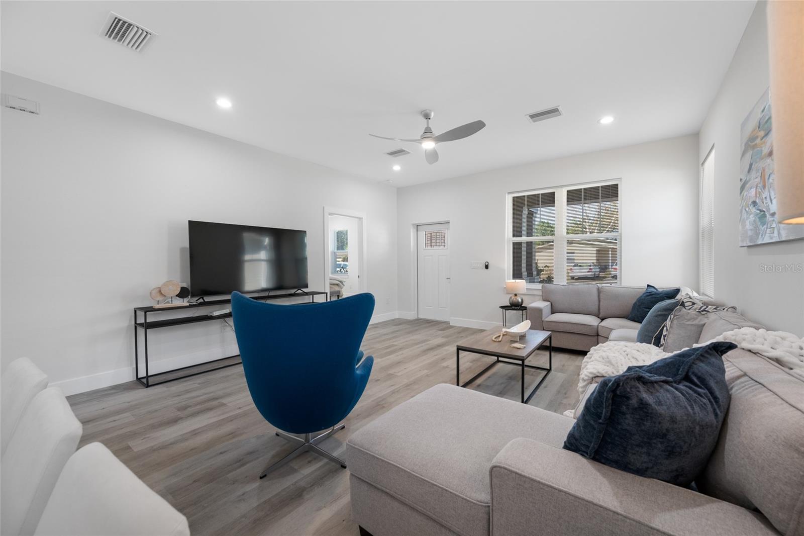 Image 6 of 39 For 2150 43rd Terrace N