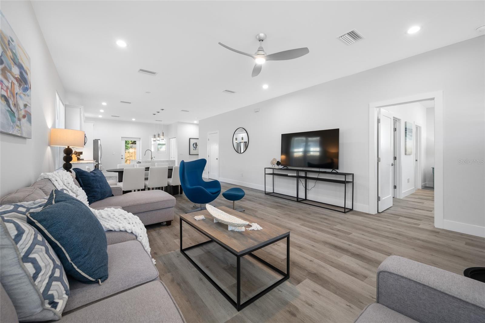 Image 7 of 39 For 2150 43rd Terrace N