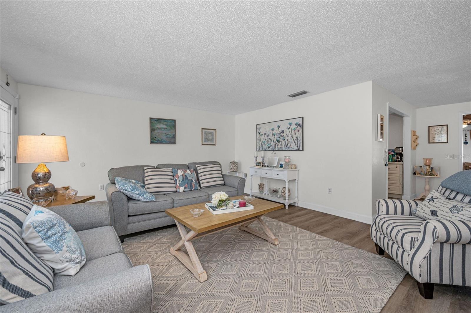 Image 13 of 77 For 1176 Mineola Circle