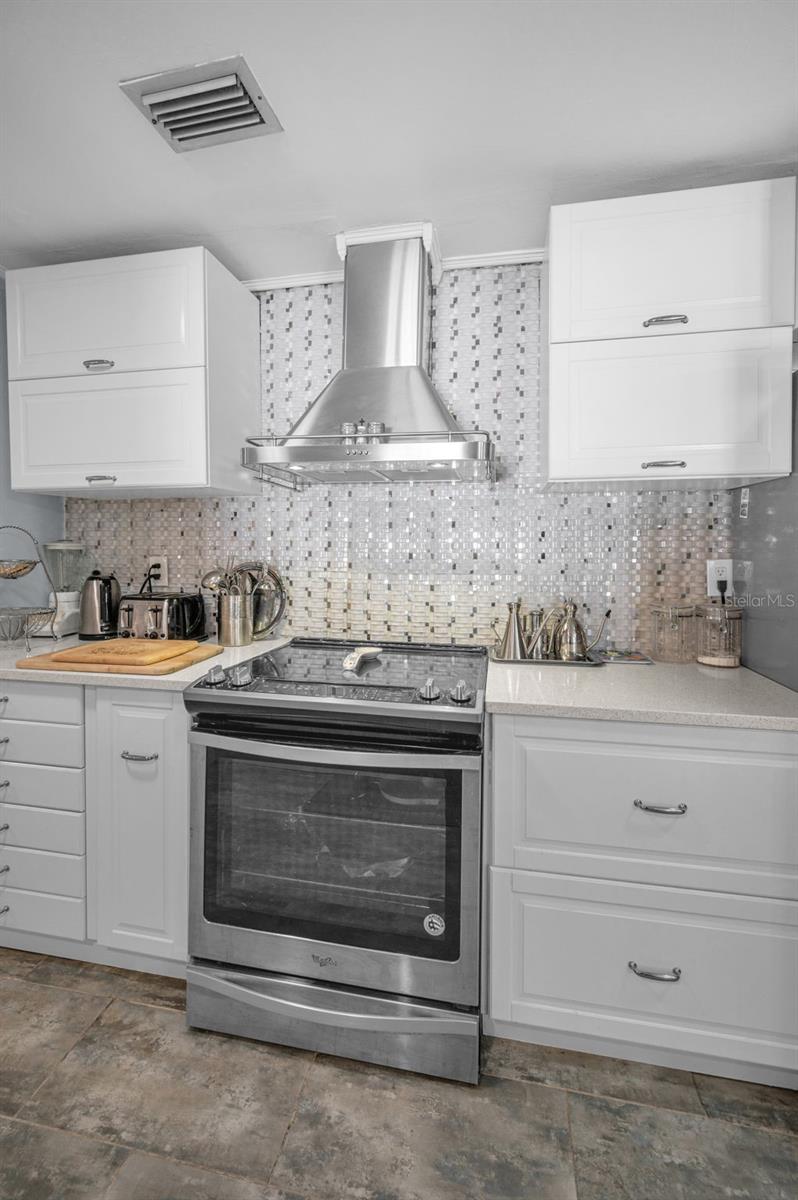 Image 15 of 77 For 1176 Mineola Circle