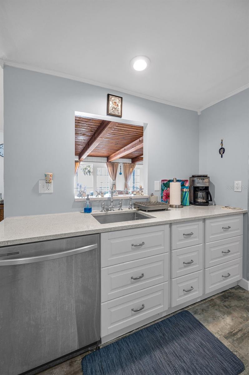 Image 18 of 77 For 1176 Mineola Circle