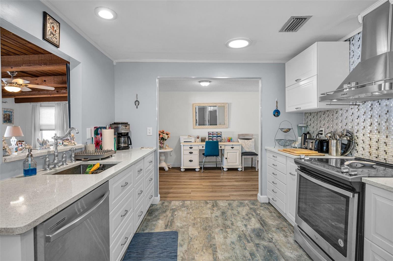 Image 19 of 77 For 1176 Mineola Circle