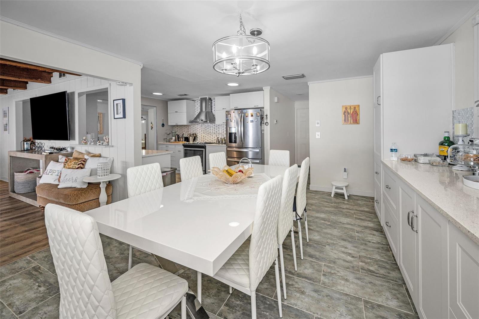 Image 21 of 77 For 1176 Mineola Circle