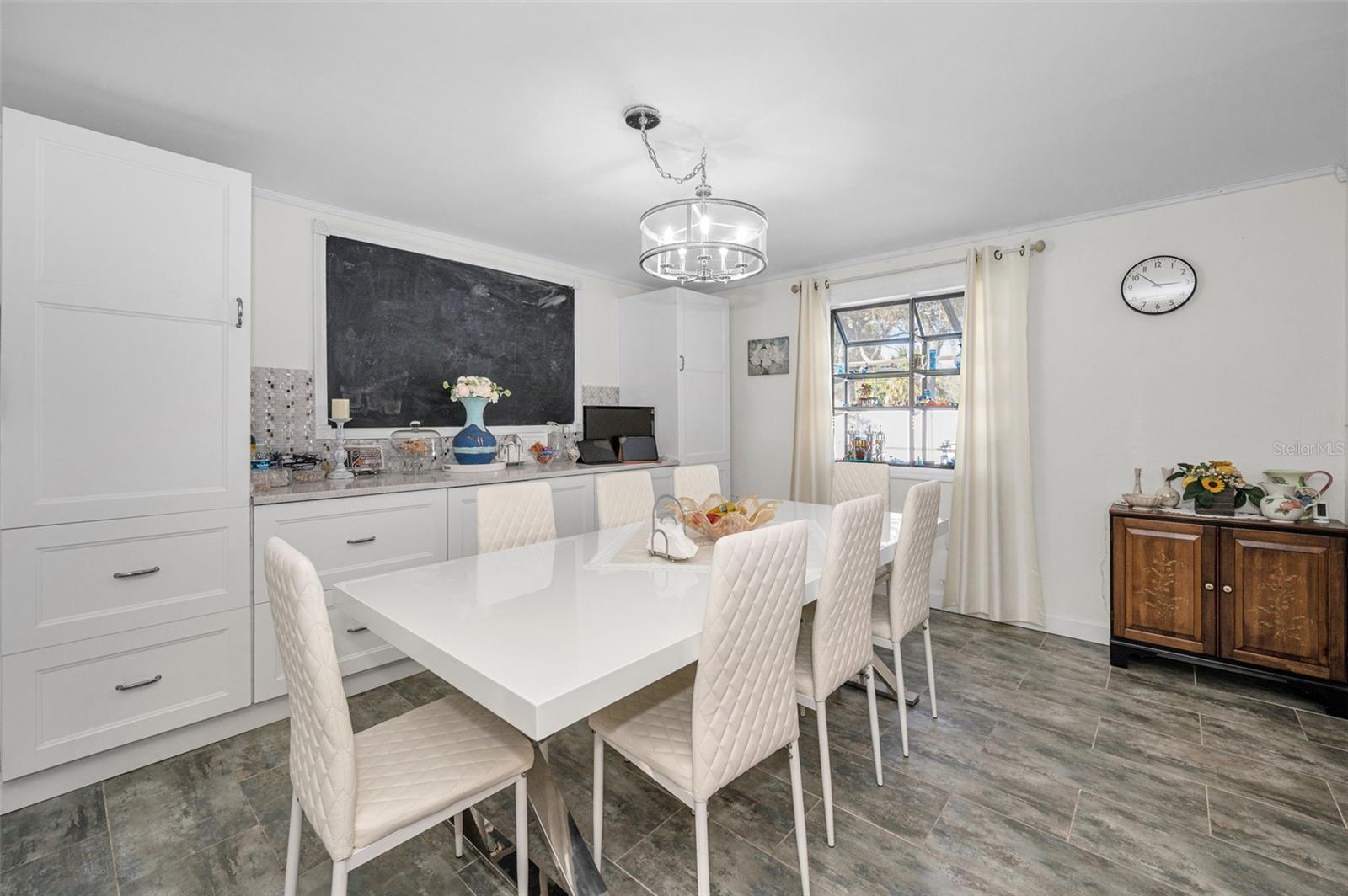 Image 23 of 77 For 1176 Mineola Circle