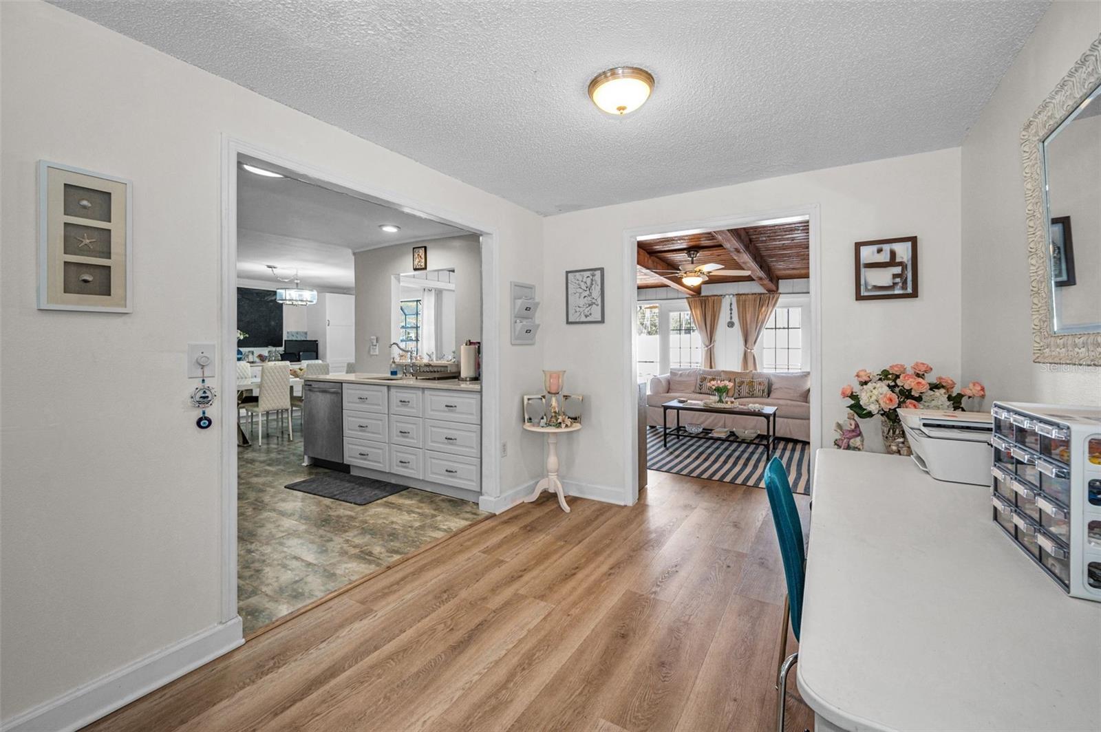 Image 24 of 77 For 1176 Mineola Circle