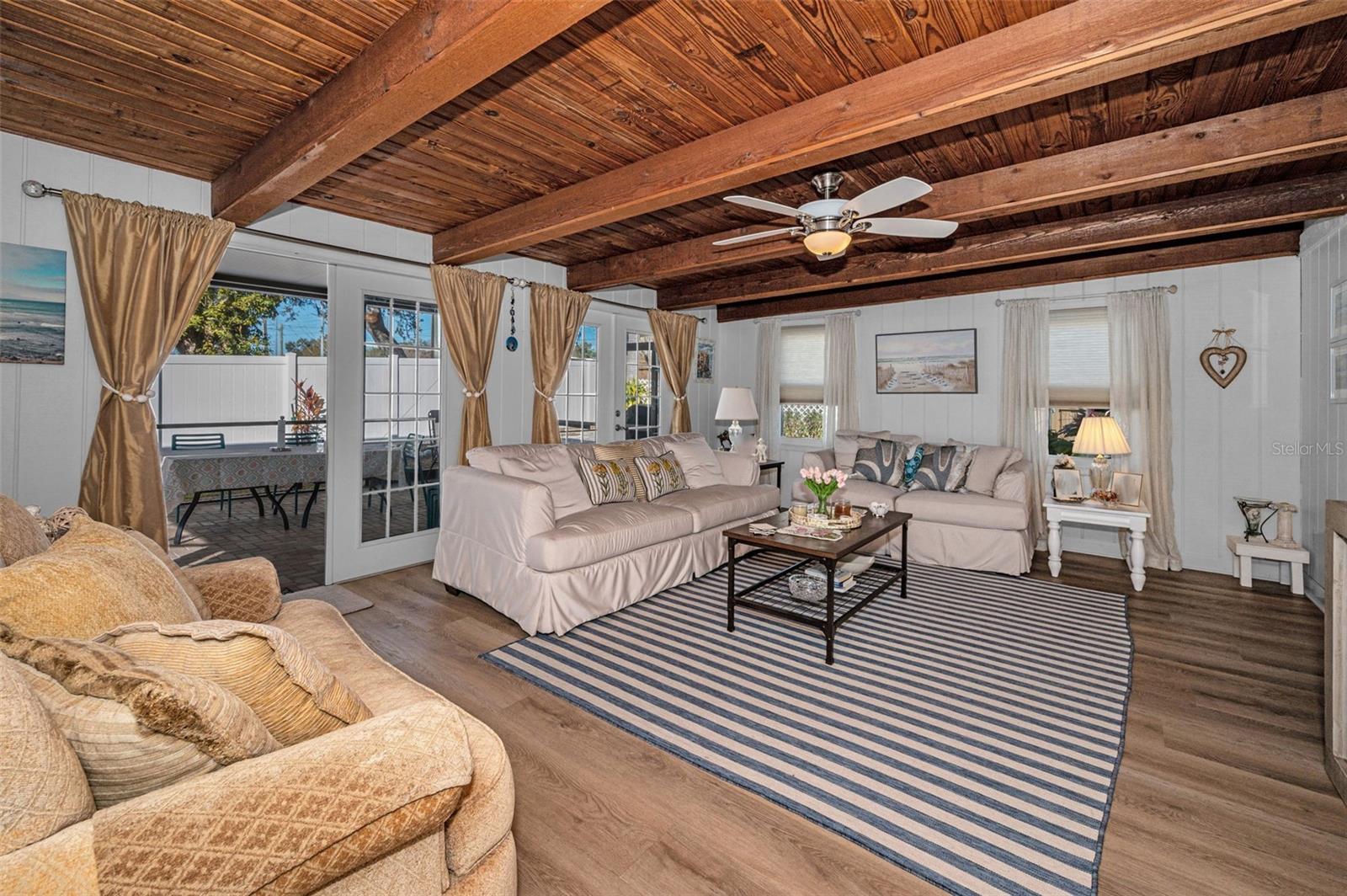 Image 27 of 77 For 1176 Mineola Circle