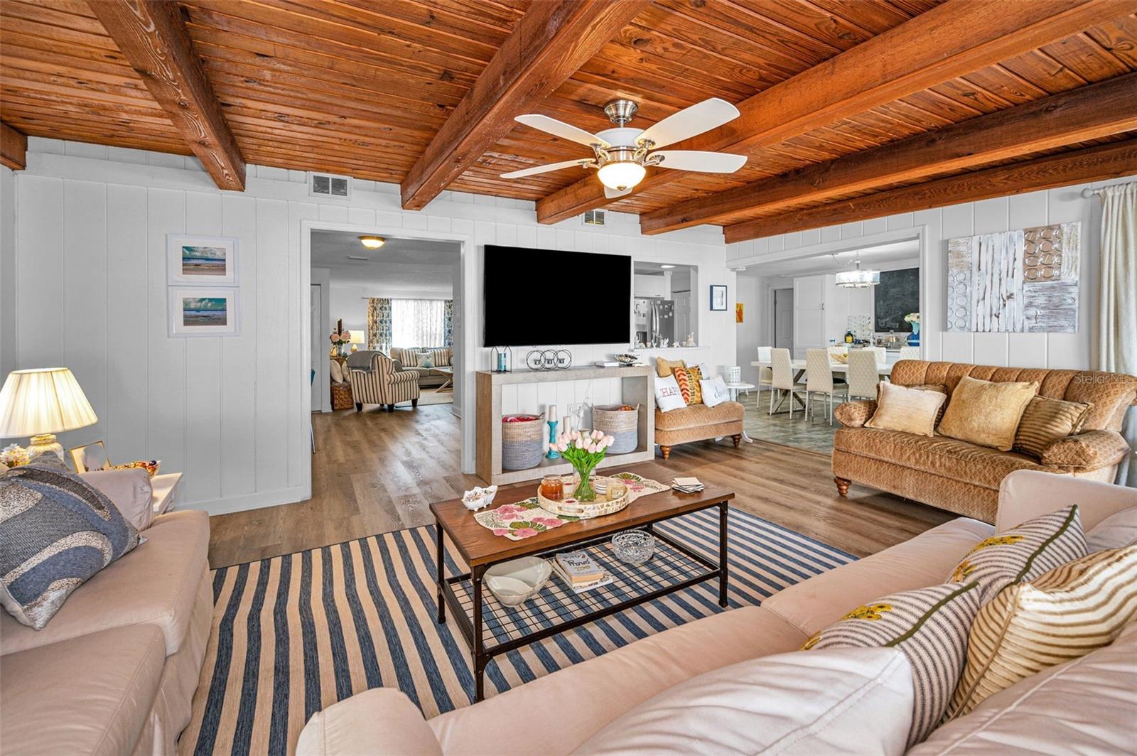 Image 28 of 77 For 1176 Mineola Circle