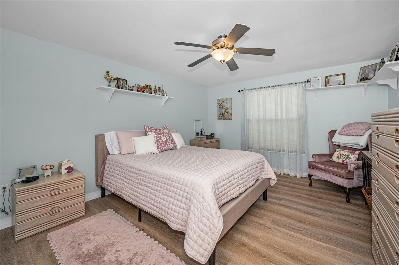 Image 31 of 77 For 1176 Mineola Circle