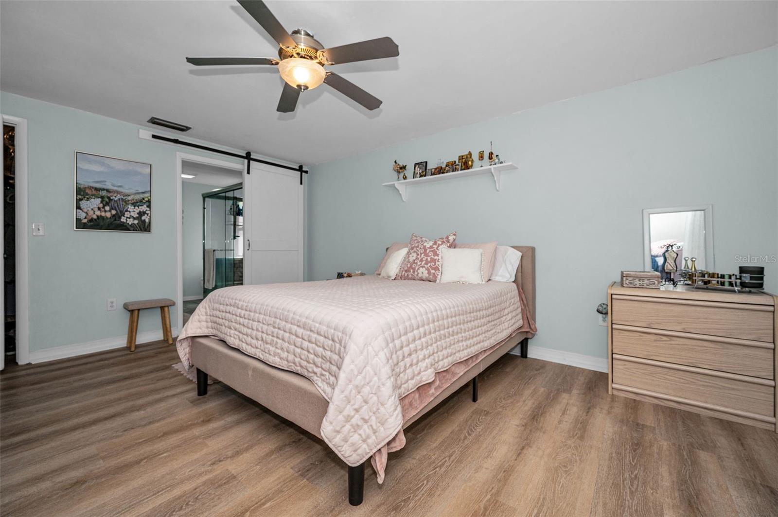 Image 32 of 77 For 1176 Mineola Circle