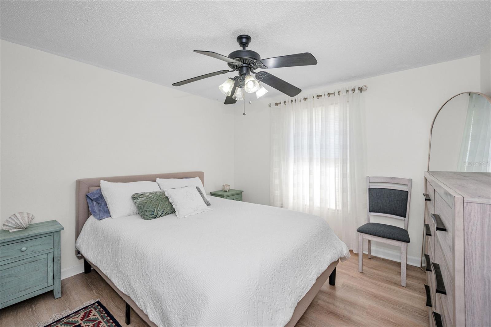 Image 36 of 77 For 1176 Mineola Circle