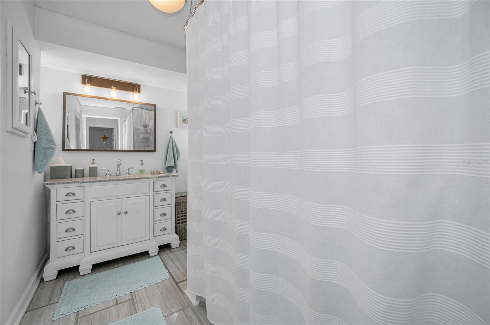 Image 37 of 77 For 1176 Mineola Circle