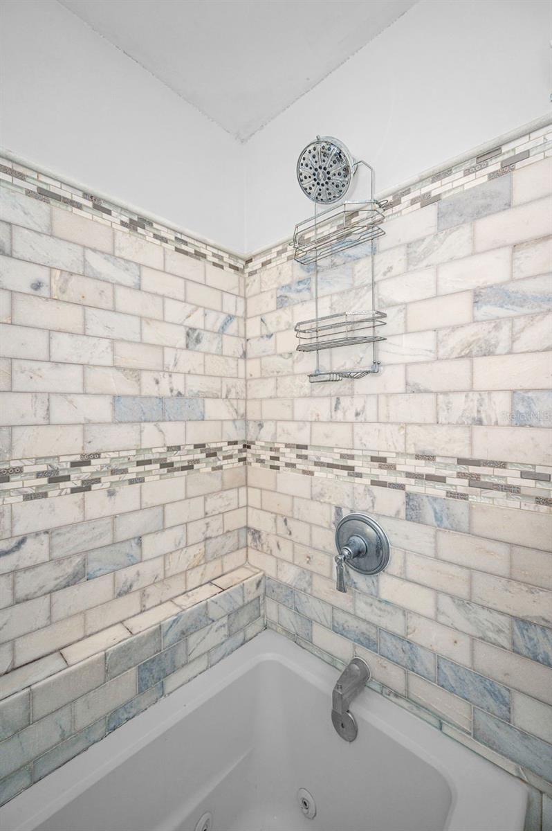 Image 38 of 77 For 1176 Mineola Circle