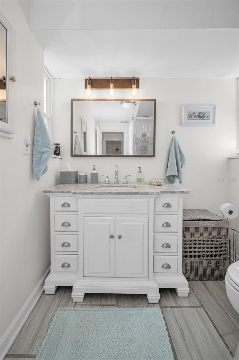 Image 39 of 77 For 1176 Mineola Circle