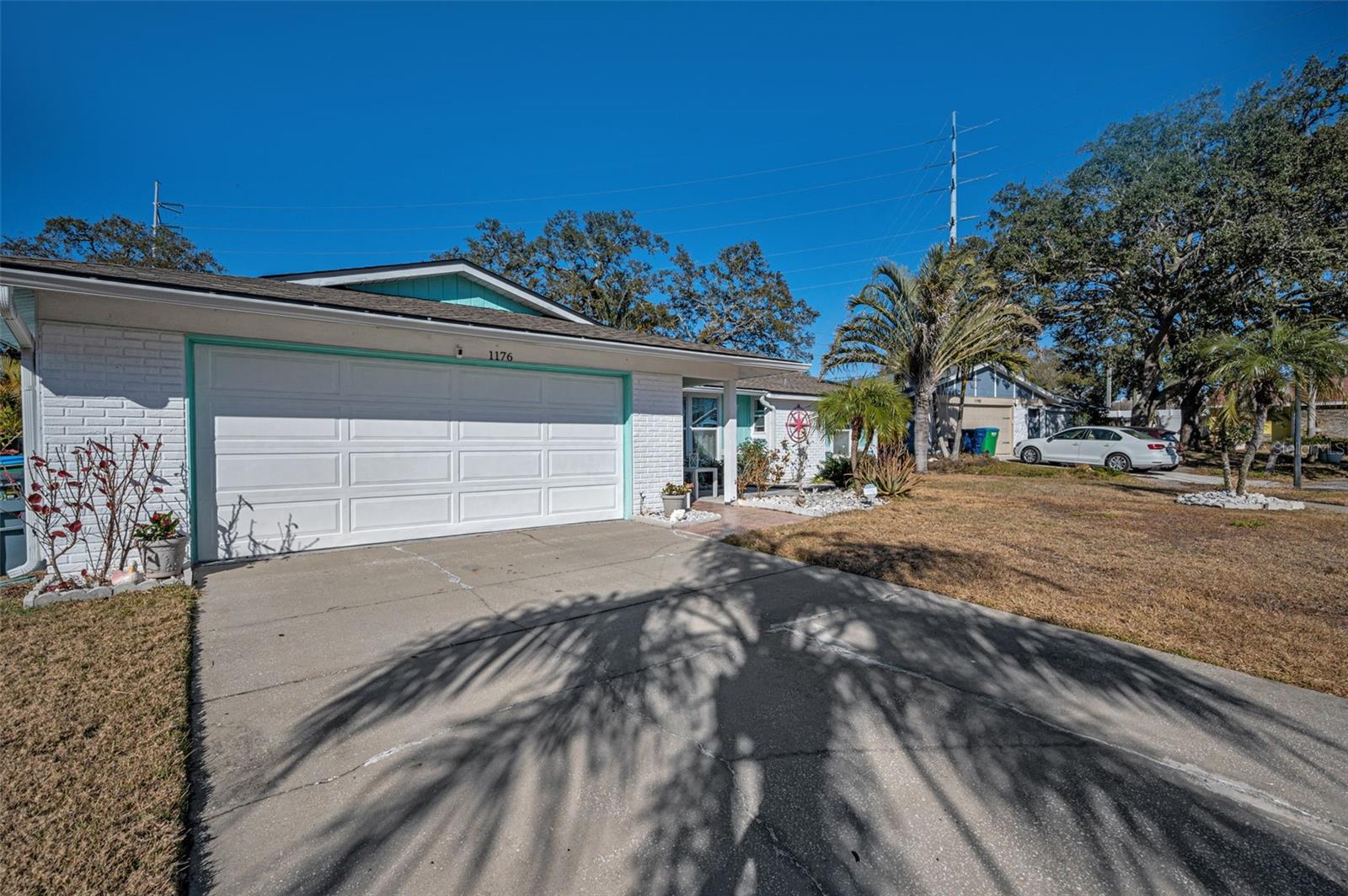 Image 4 of 77 For 1176 Mineola Circle