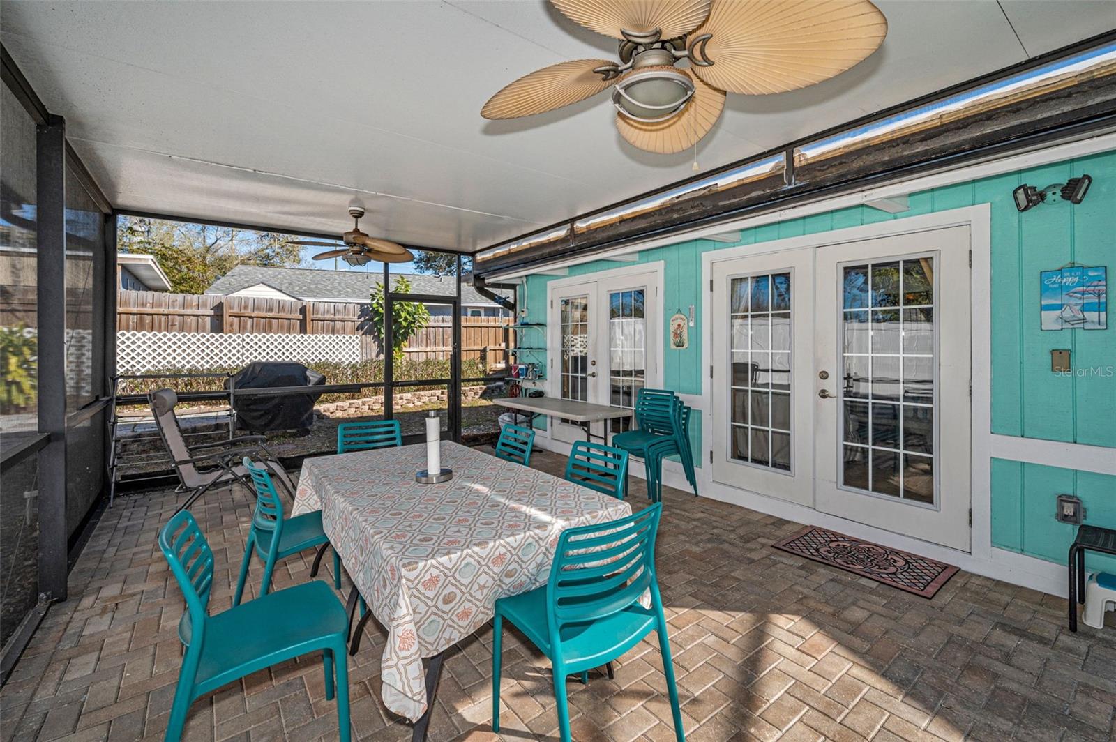 Image 41 of 77 For 1176 Mineola Circle