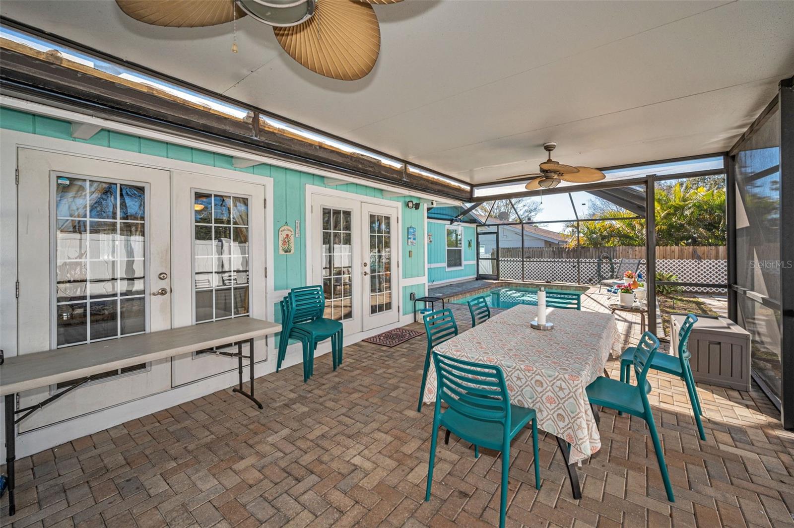 Image 43 of 77 For 1176 Mineola Circle