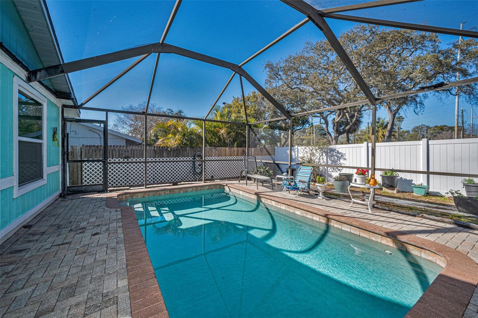 Image 46 of 77 For 1176 Mineola Circle