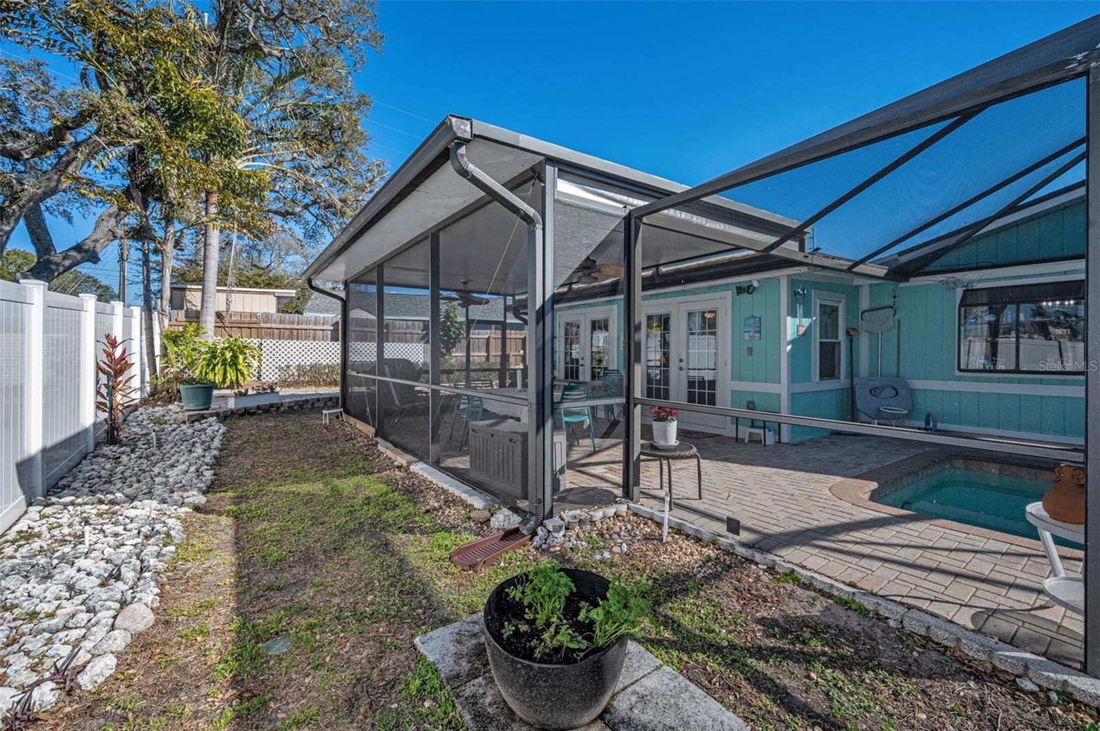 Image 49 of 77 For 1176 Mineola Circle