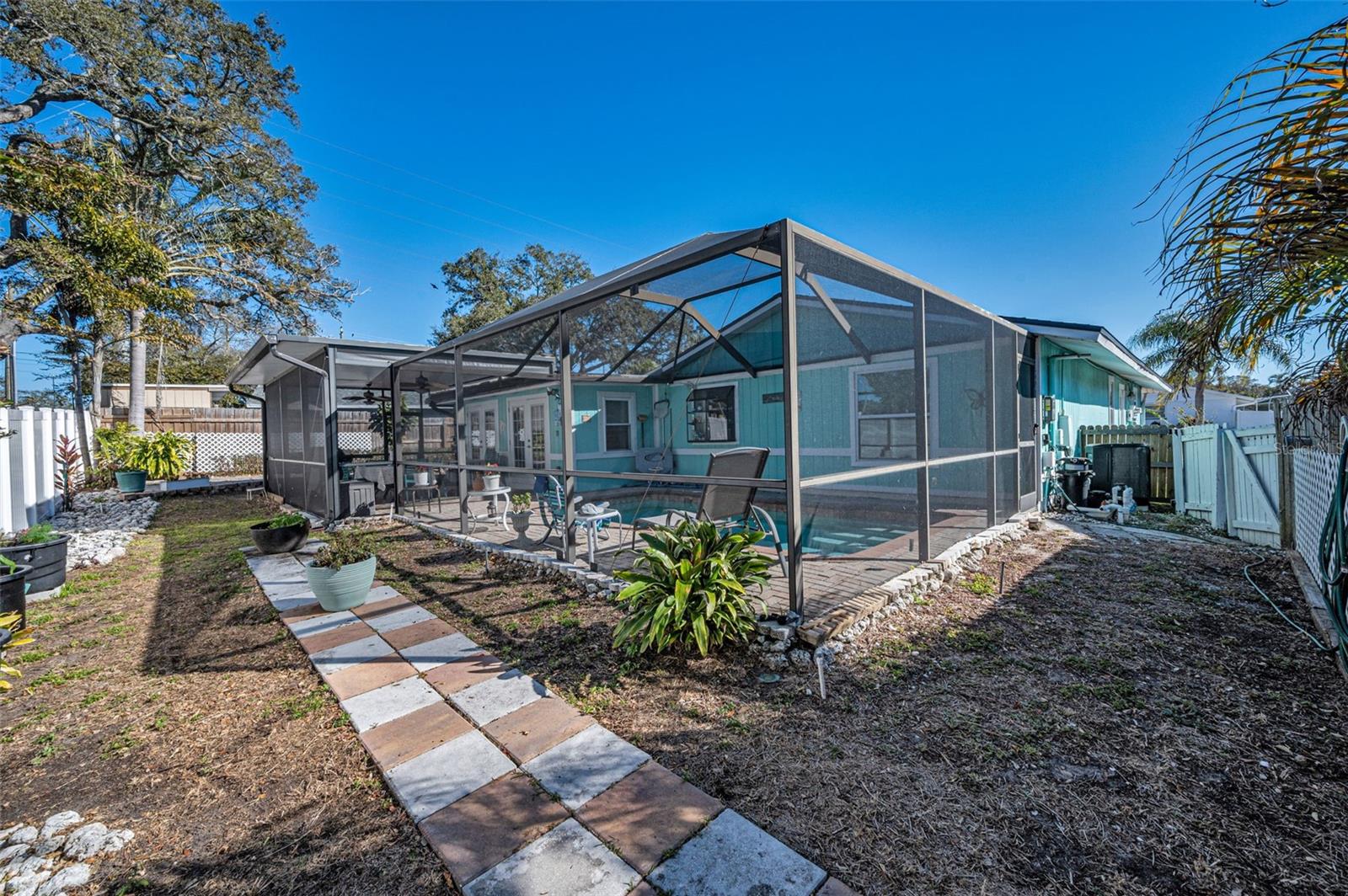 Image 50 of 77 For 1176 Mineola Circle