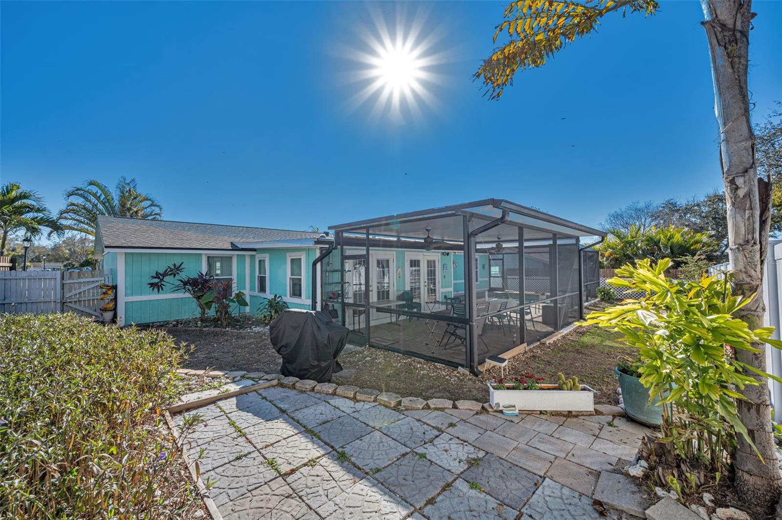 Image 53 of 77 For 1176 Mineola Circle