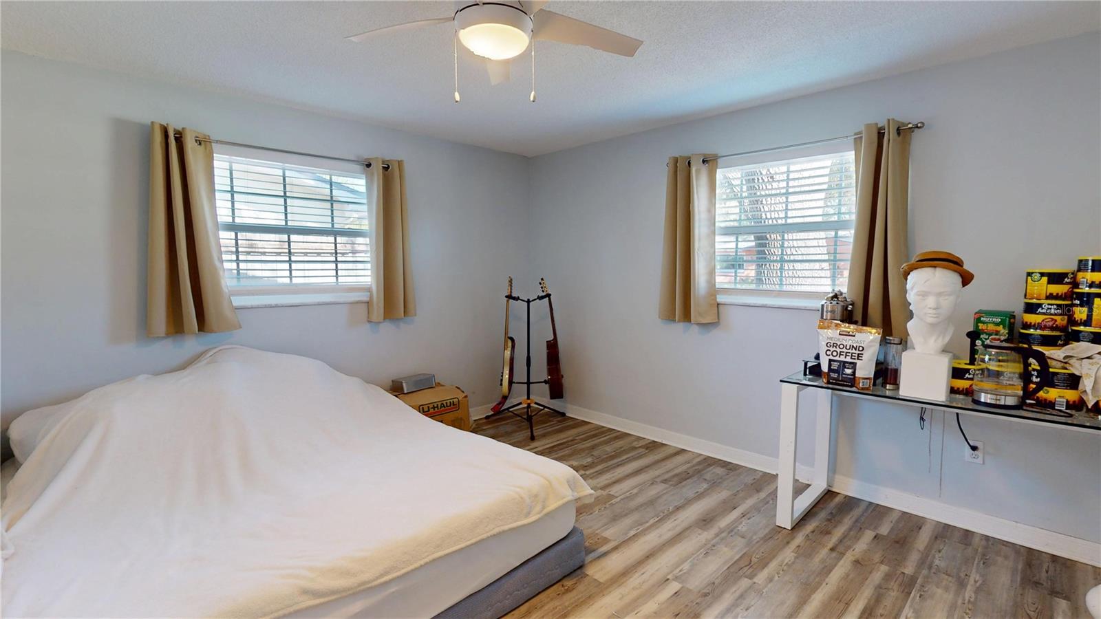 Image 16 of 49 For 2020 Yale Avenue