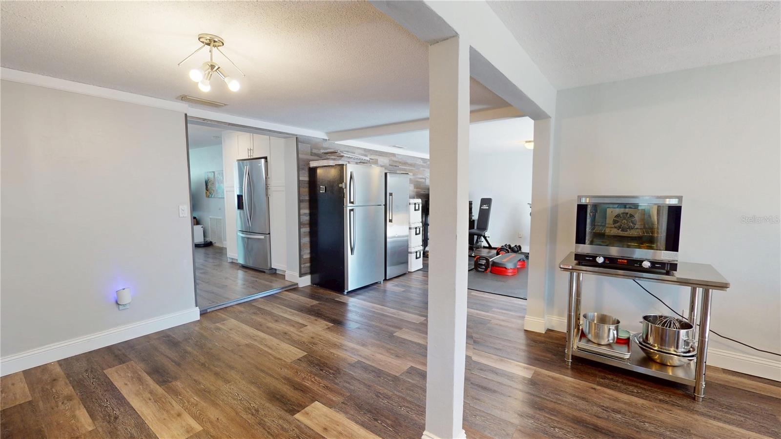 Image 21 of 49 For 2020 Yale Avenue