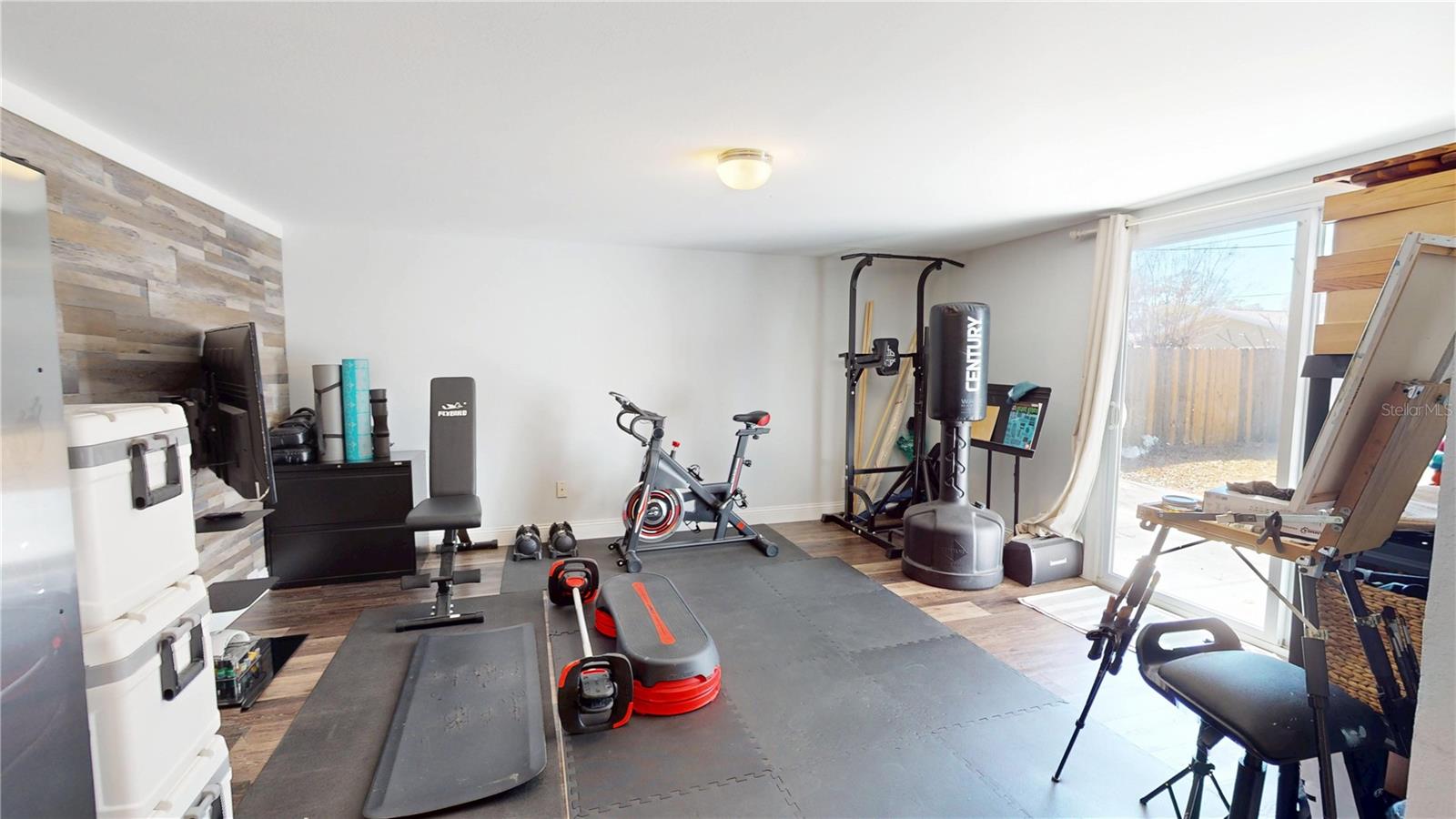 Image 27 of 49 For 2020 Yale Avenue