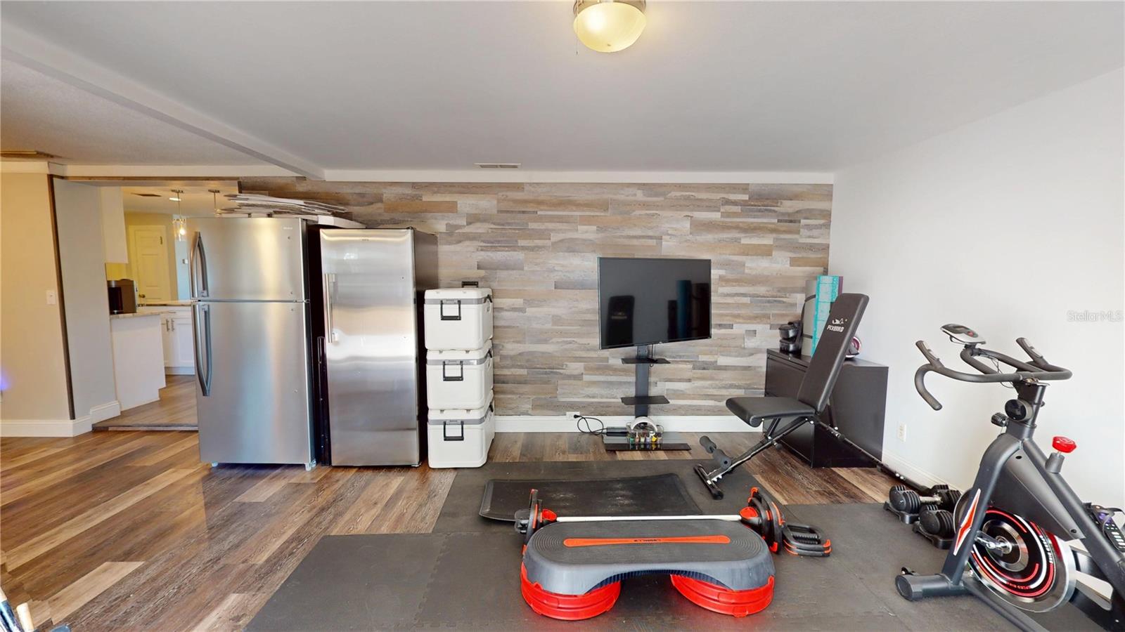 Image 29 of 49 For 2020 Yale Avenue