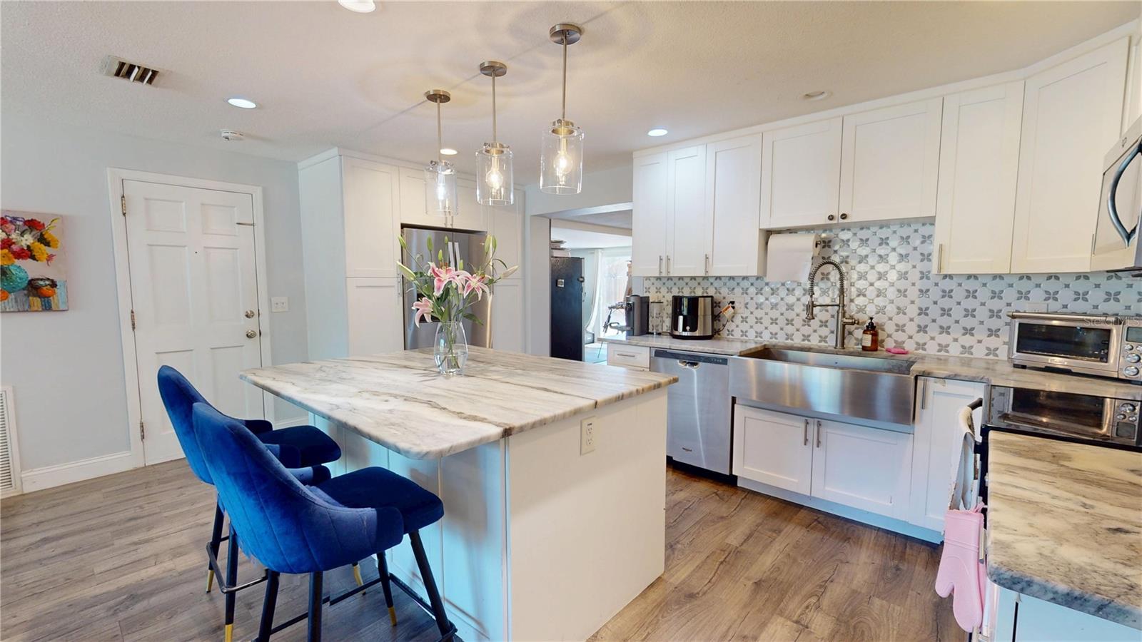 Image 7 of 49 For 2020 Yale Avenue