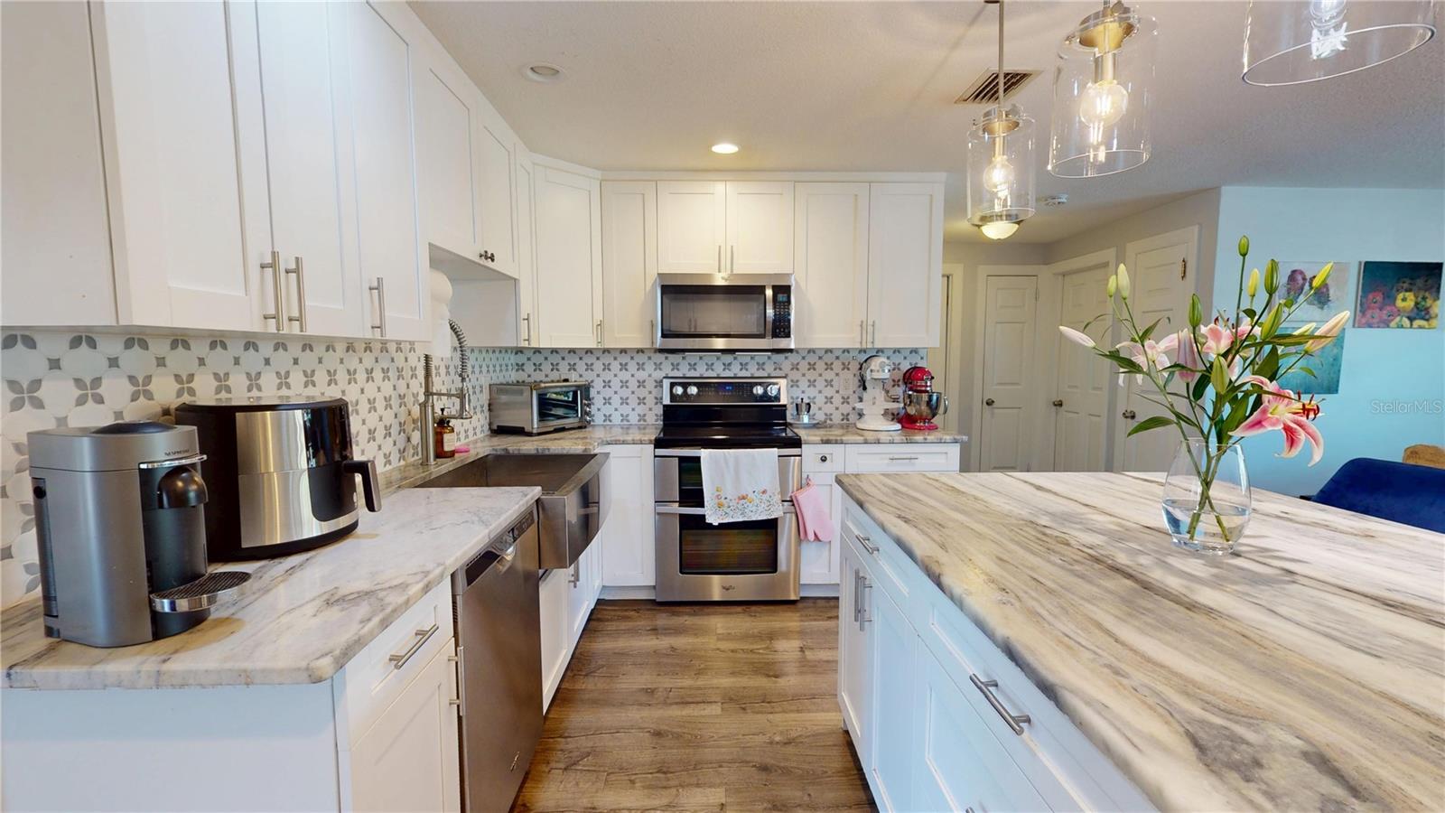 Image 9 of 49 For 2020 Yale Avenue