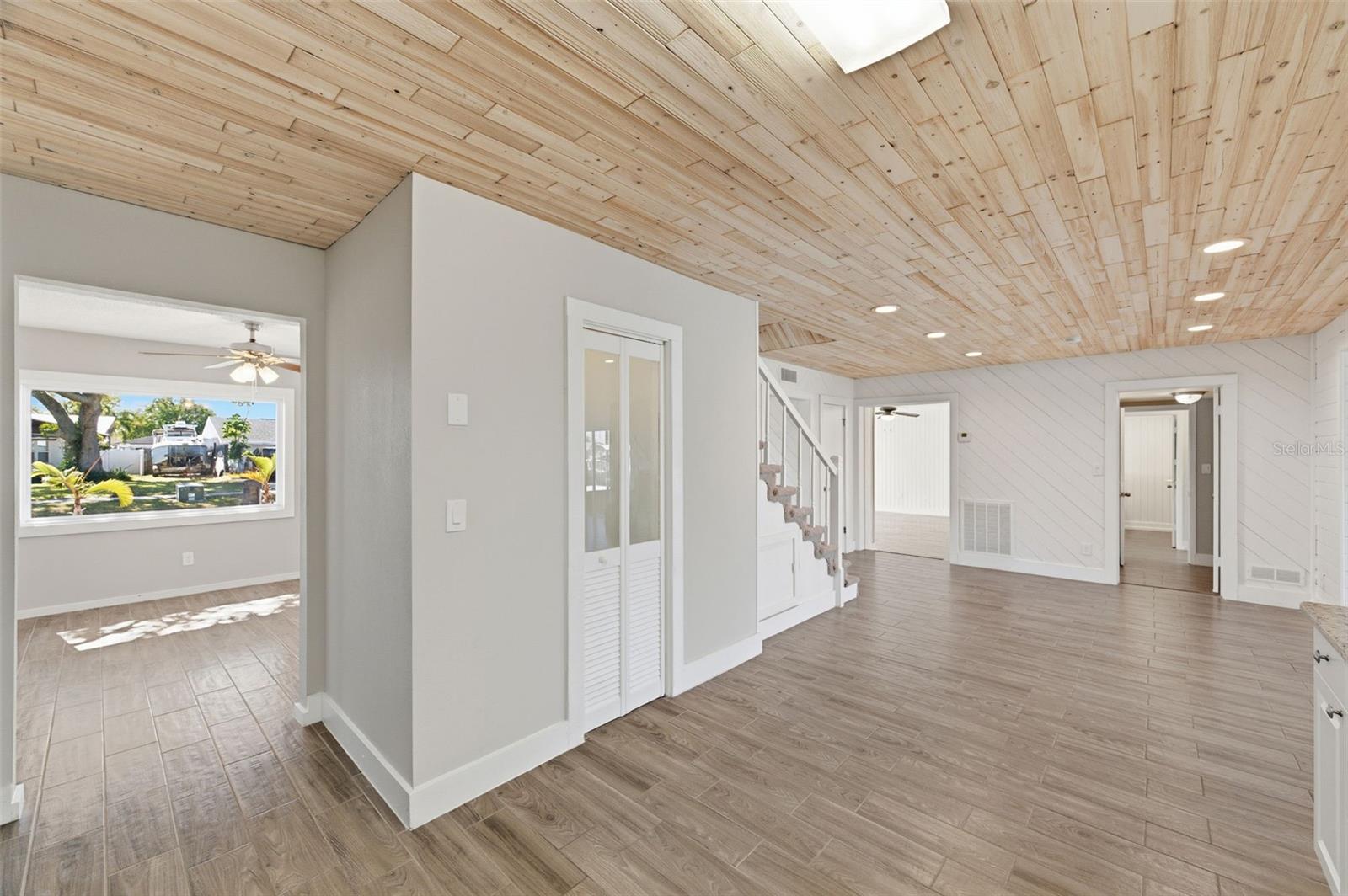 Image 14 of 50 For 8461 Flagstone Drive