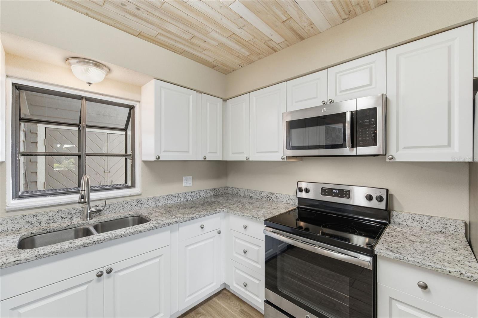 Image 16 of 50 For 8461 Flagstone Drive