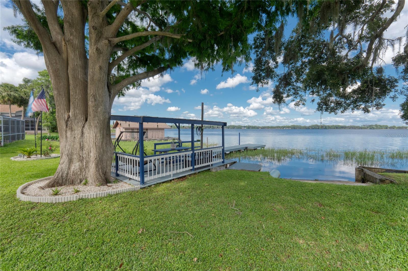 Listing photo id 8 for 297 Lakeview Drive