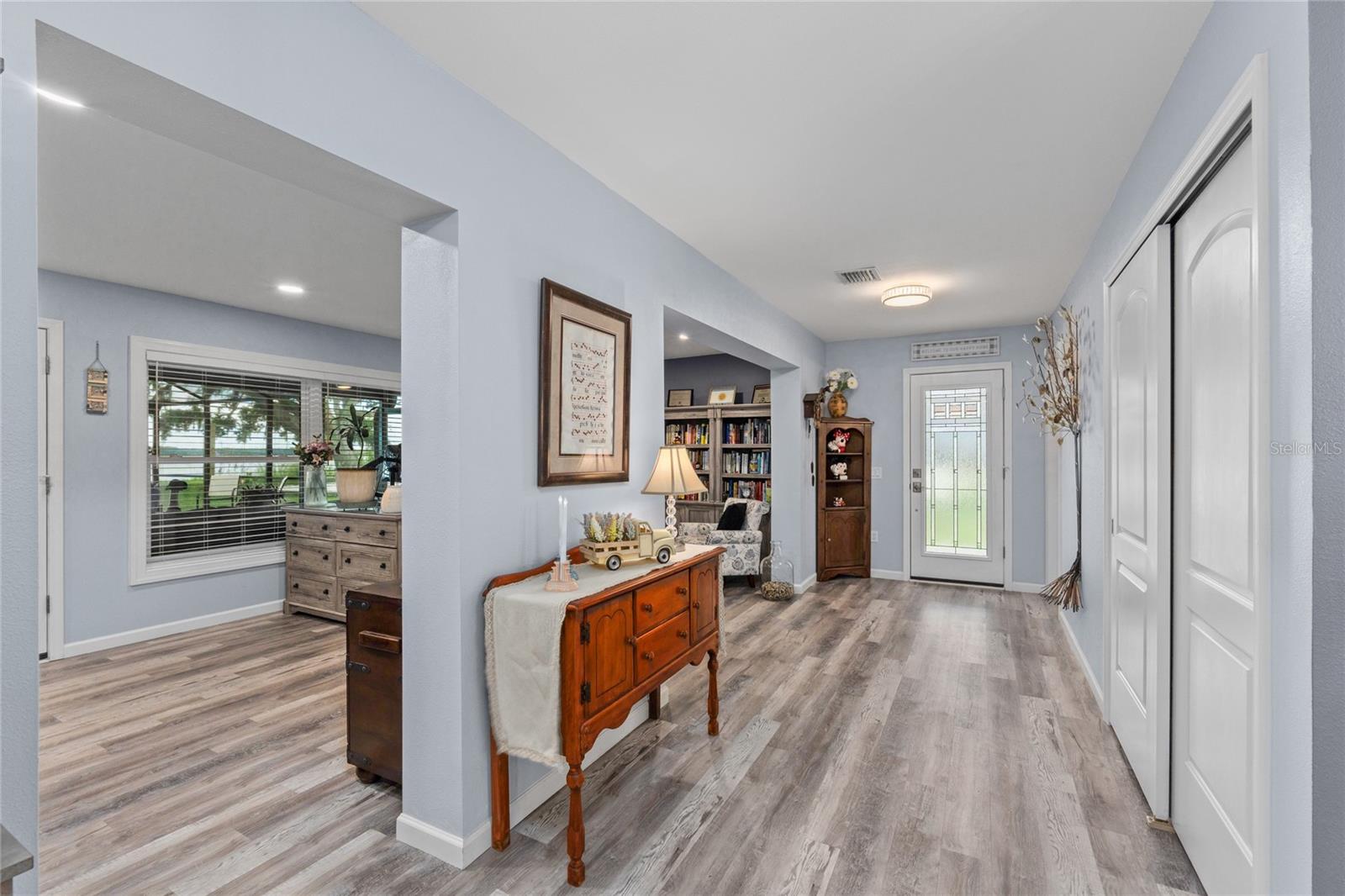 Listing photo id 16 for 297 Lakeview Drive