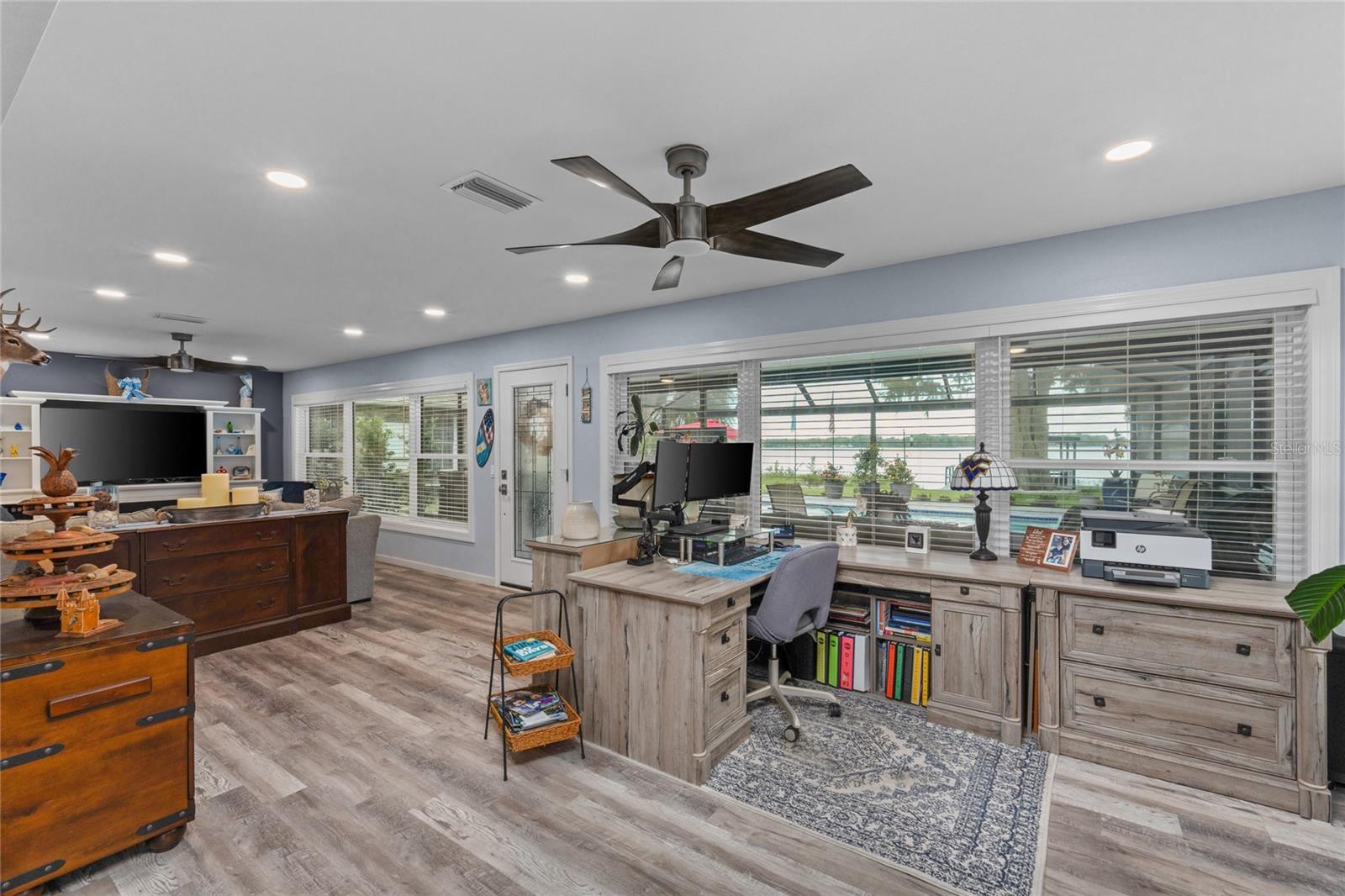 Listing photo id 17 for 297 Lakeview Drive