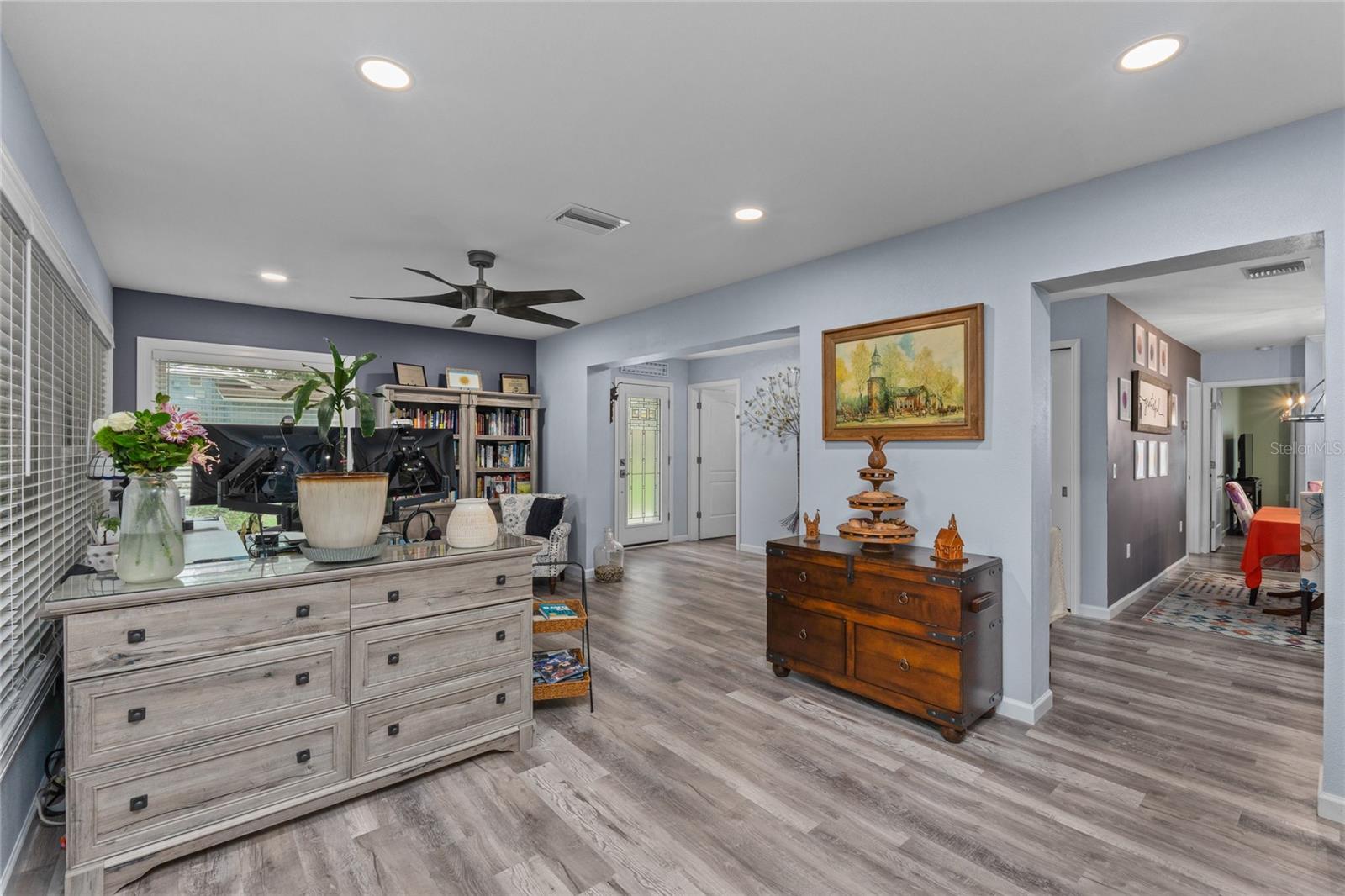 Listing photo id 18 for 297 Lakeview Drive