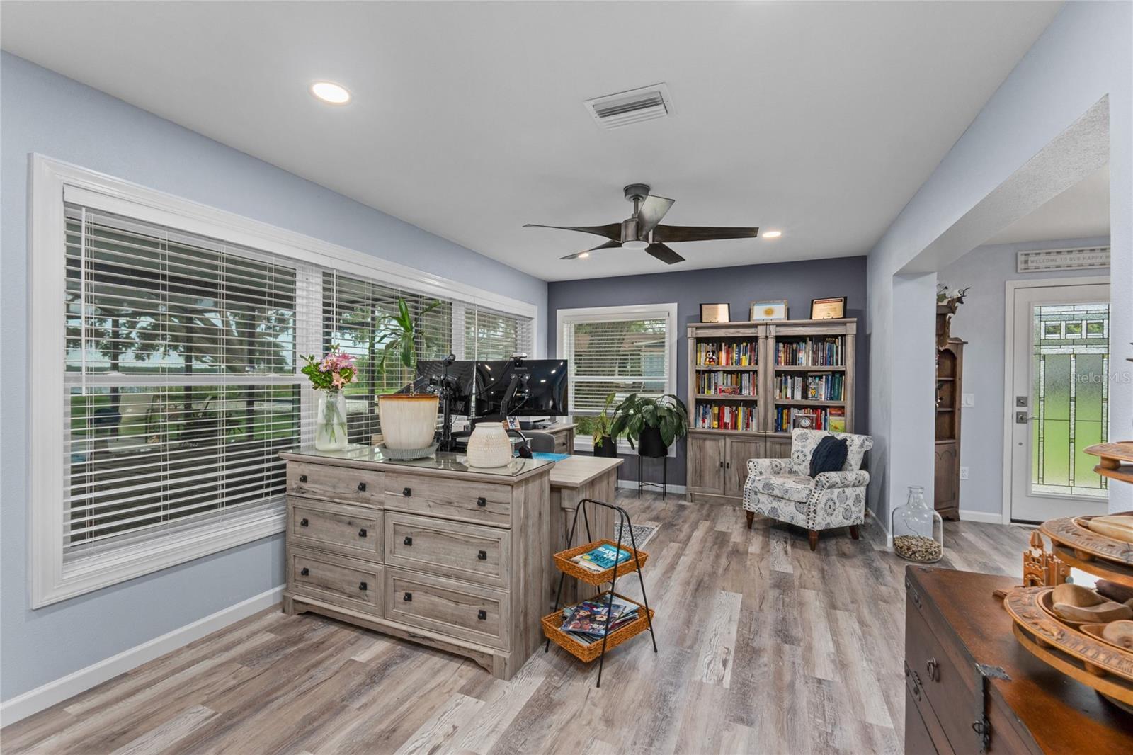 Listing photo id 19 for 297 Lakeview Drive