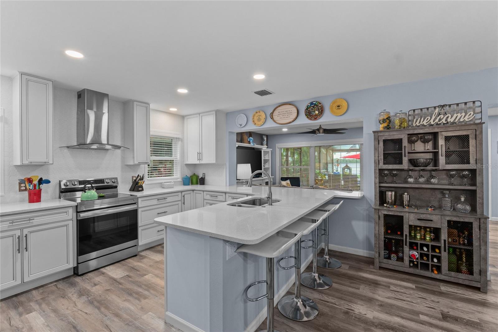 Listing photo id 25 for 297 Lakeview Drive