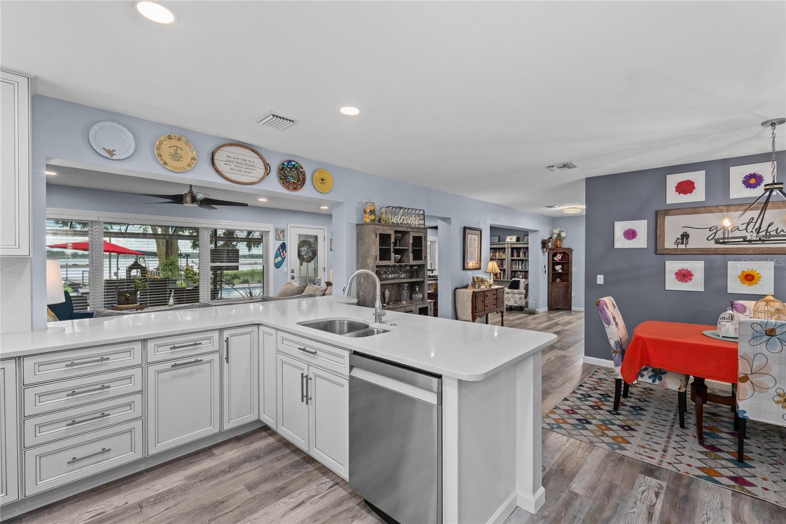 Listing photo id 27 for 297 Lakeview Drive