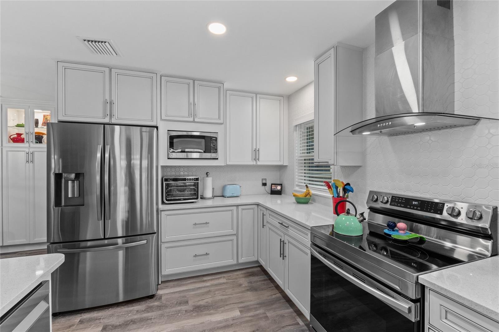 Listing photo id 29 for 297 Lakeview Drive