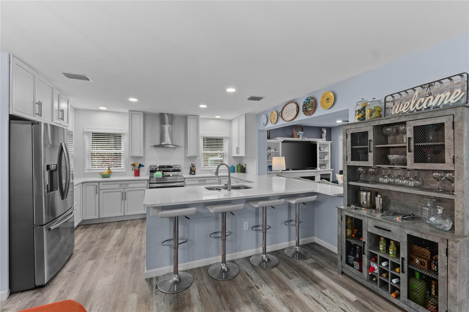 Listing photo id 30 for 297 Lakeview Drive