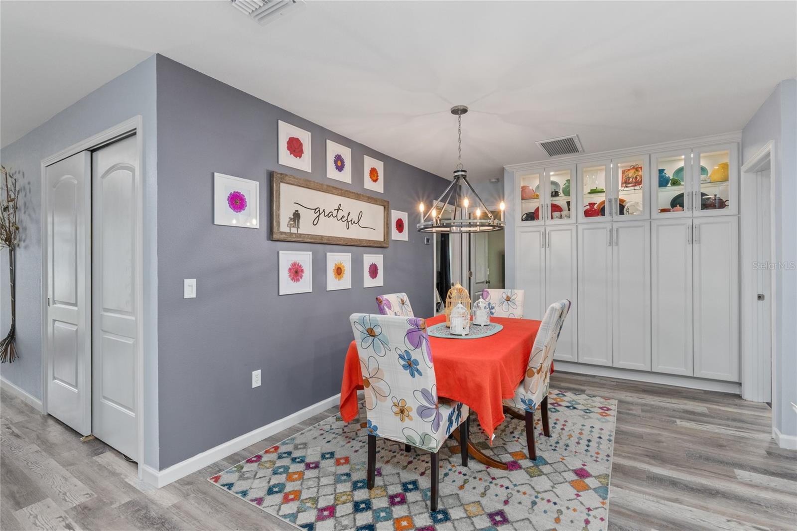 Listing photo id 32 for 297 Lakeview Drive