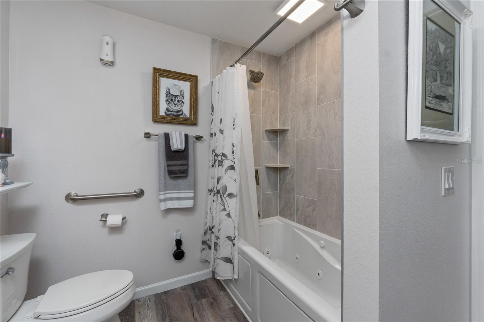 Listing photo id 35 for 297 Lakeview Drive