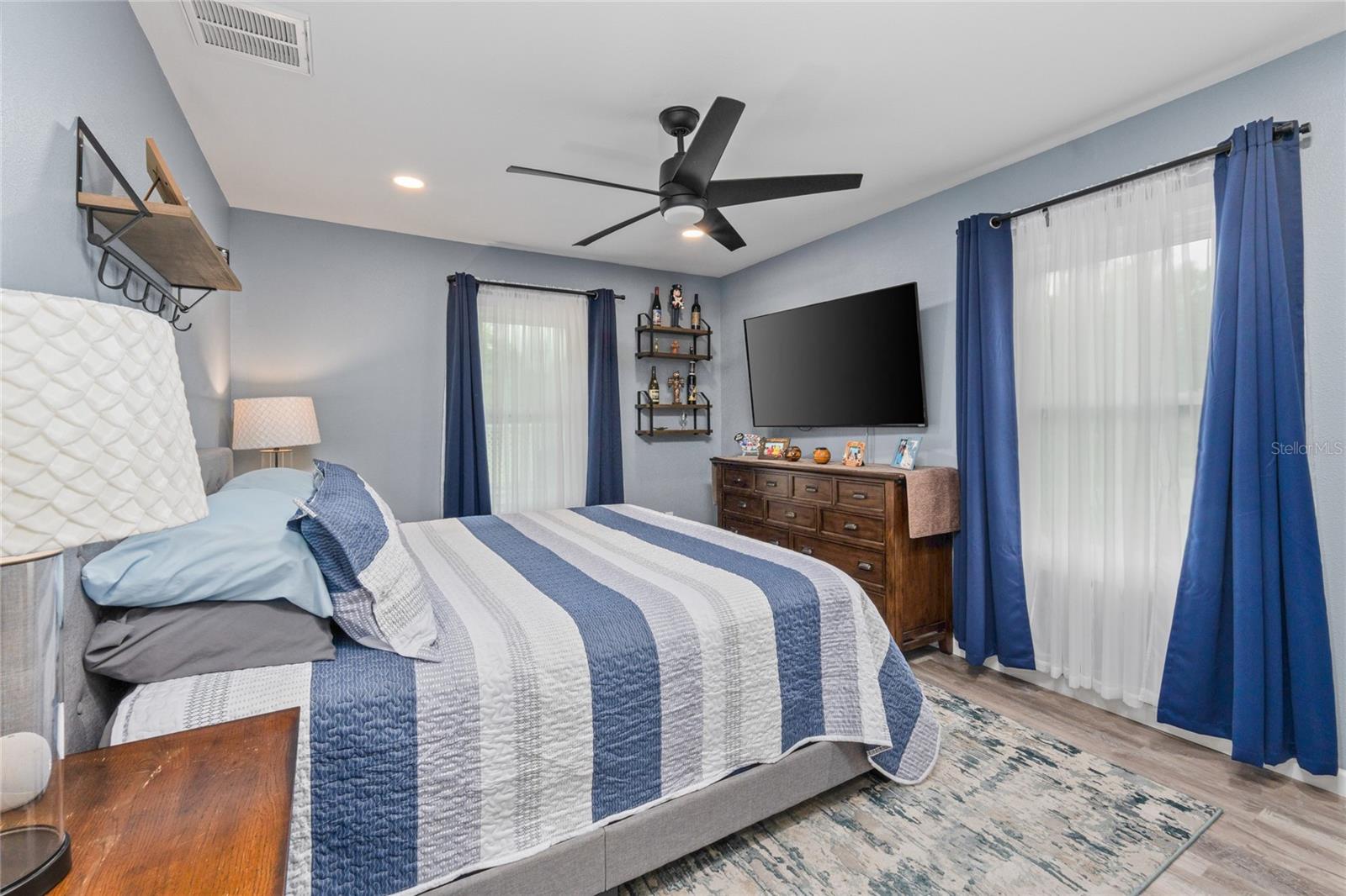 Listing photo id 39 for 297 Lakeview Drive