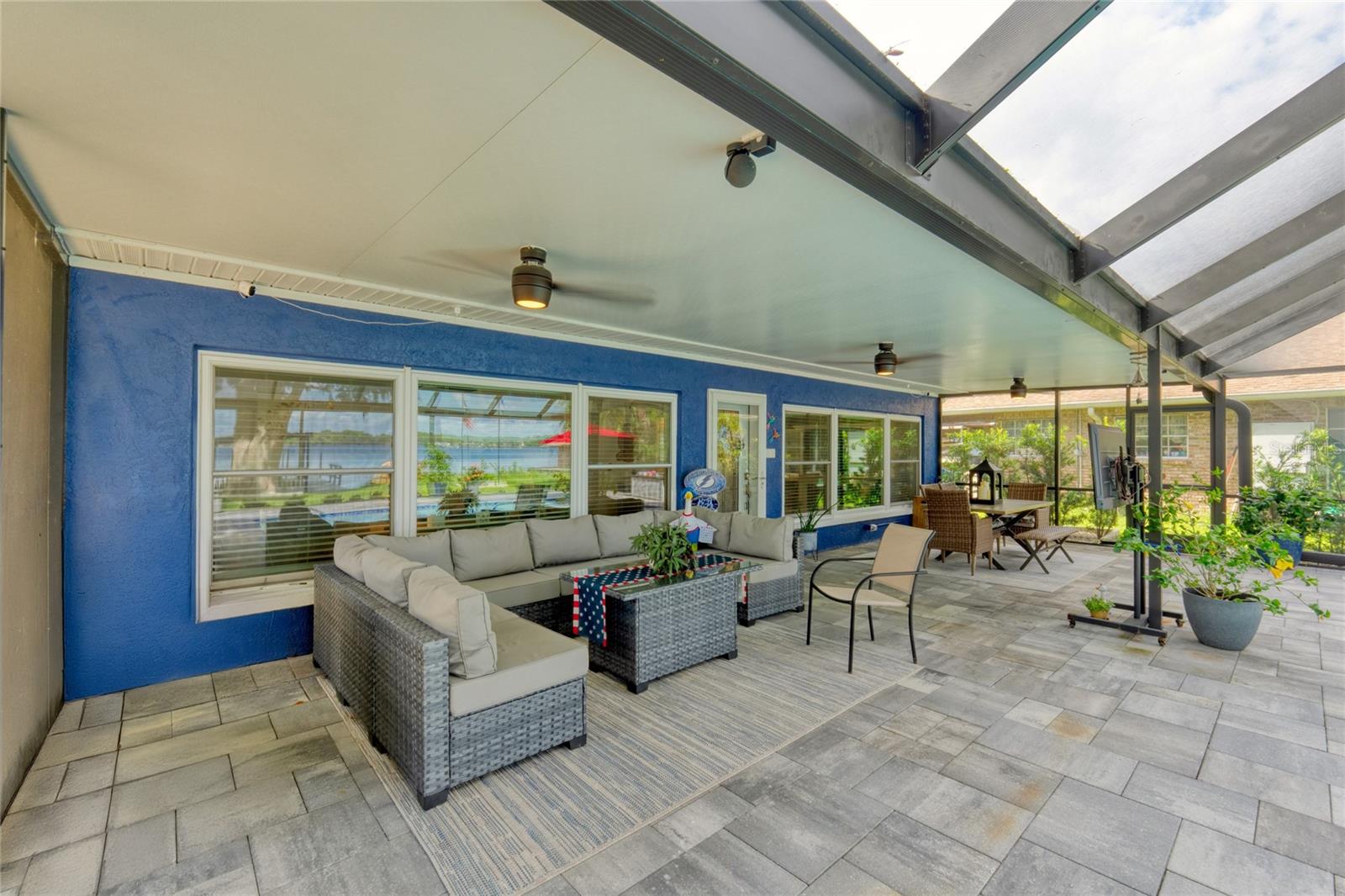 Listing photo id 50 for 297 Lakeview Drive