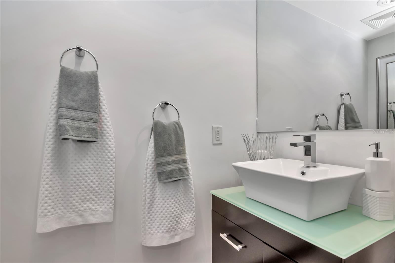 Image 17 of 38 For 449 12th Street 1006