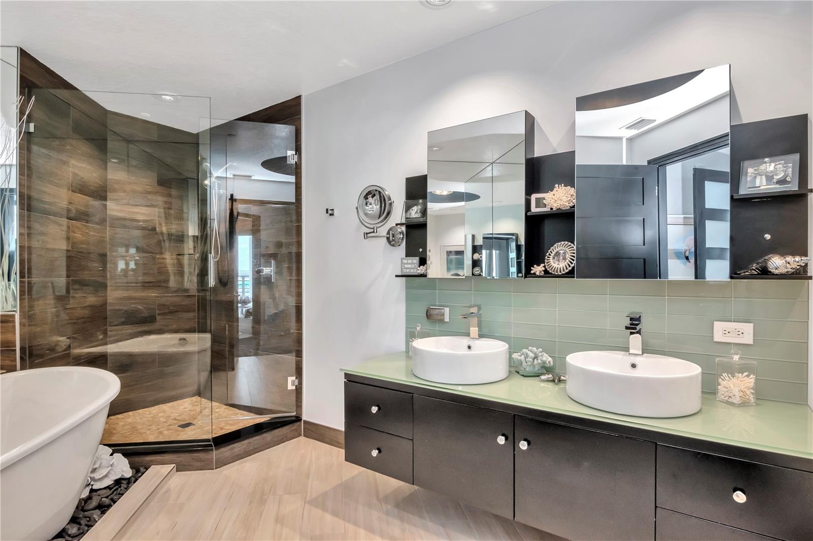 Image 23 of 38 For 449 12th Street 1006