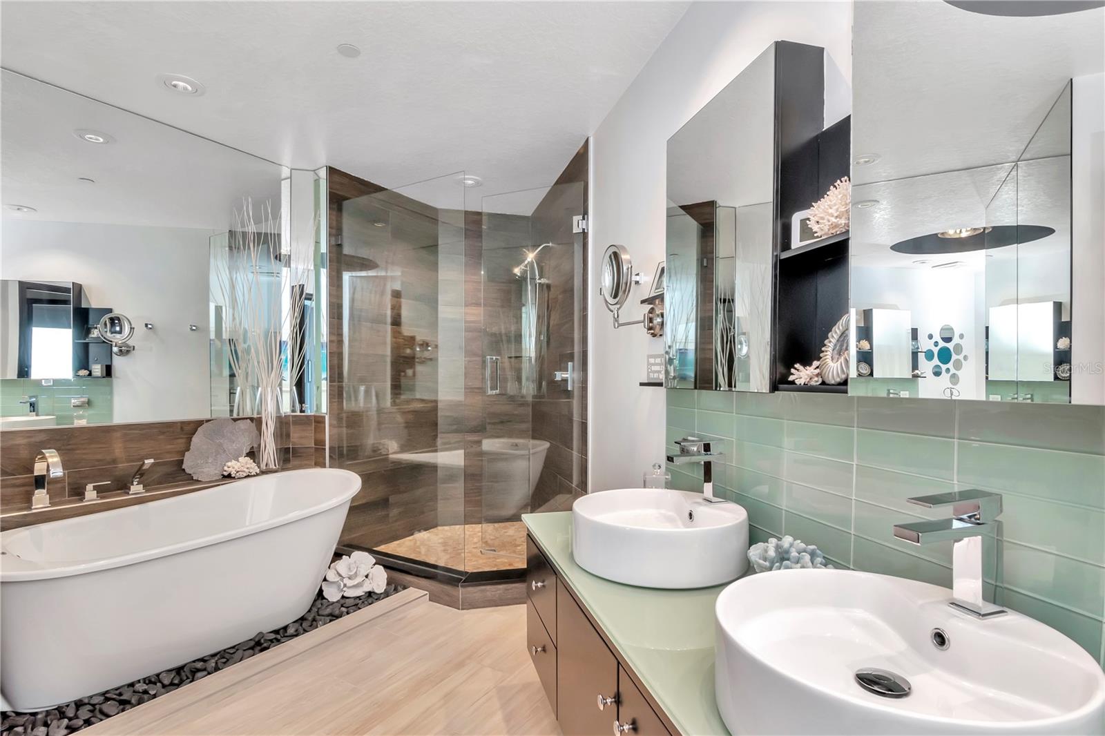 Image 24 of 38 For 449 12th Street 1006