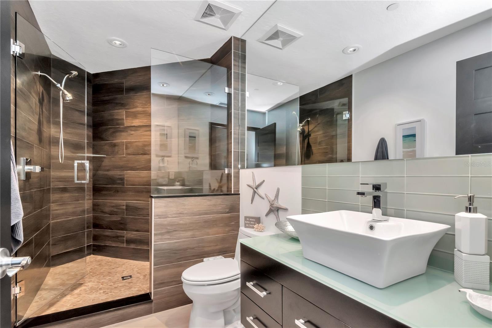 Image 26 of 38 For 449 12th Street 1006