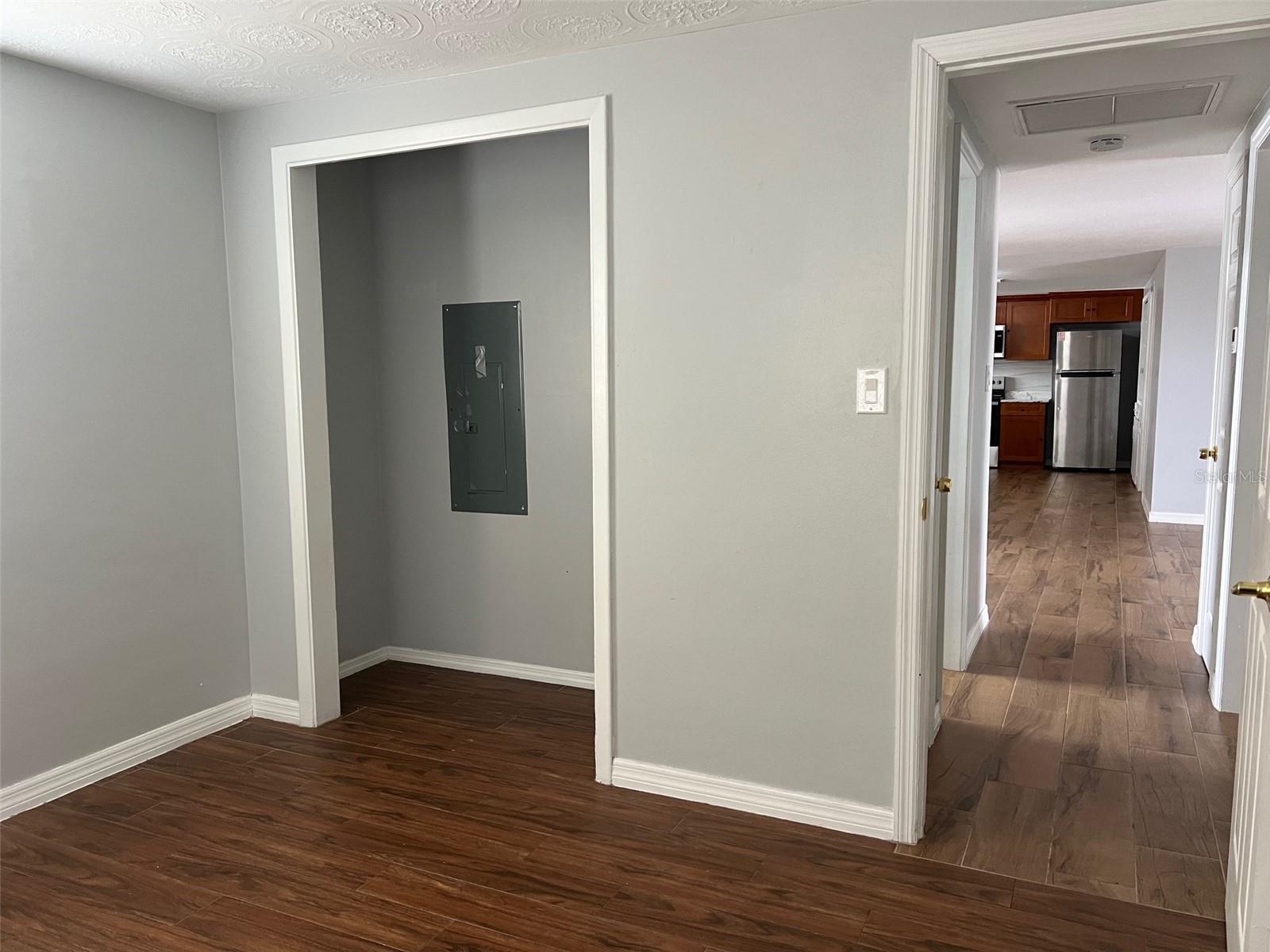 Image 18 of 24 For 5046 Victoria Lane